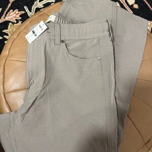 UpWest NWT Straight Leg Lightweight Athletic Pant Taupe M